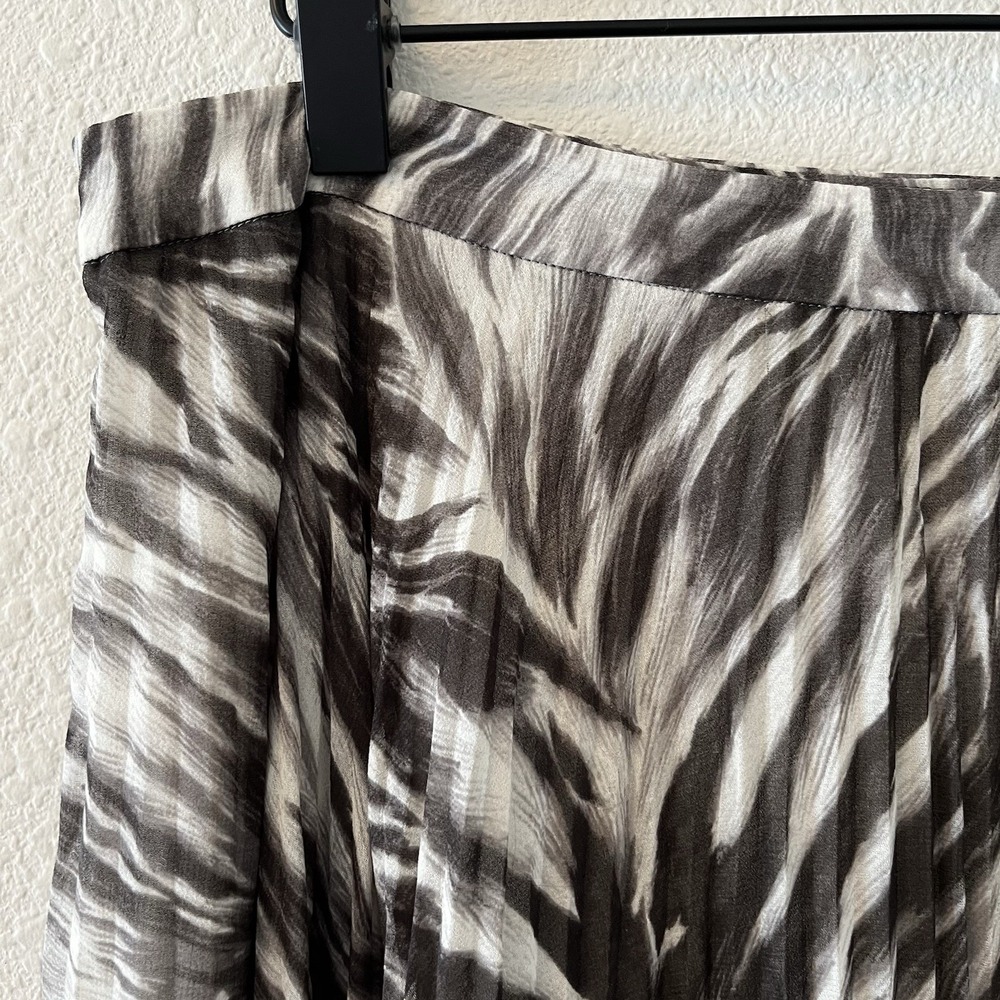 Talbots Women's Midi Skirt Size 10 Black Ivory Print Accordion Sheer Lined Zip - Picture 2 of 15